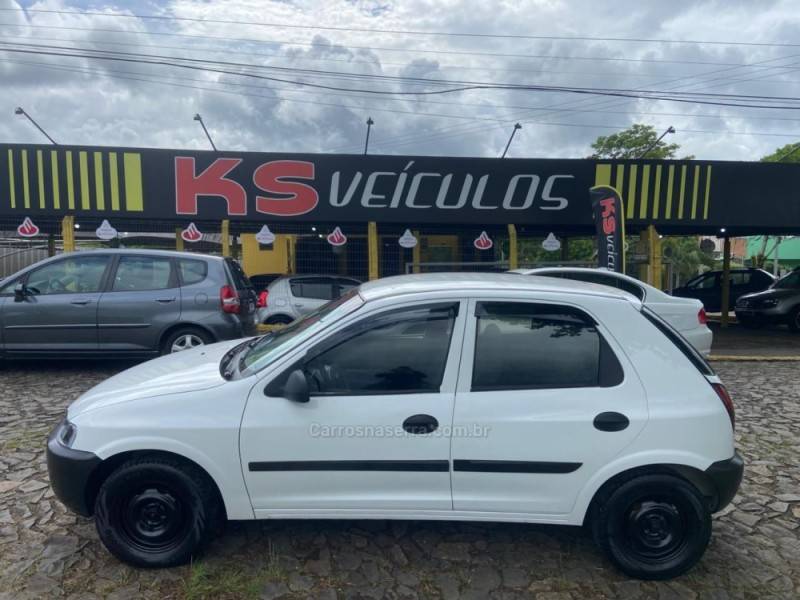 CHEVROLET - CELTA - 2004/2004 - Branca - R$ 21.900,00