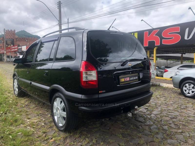 CHEVROLET - ZAFIRA - 2010/2010 - Preta - R$ 39.900,00