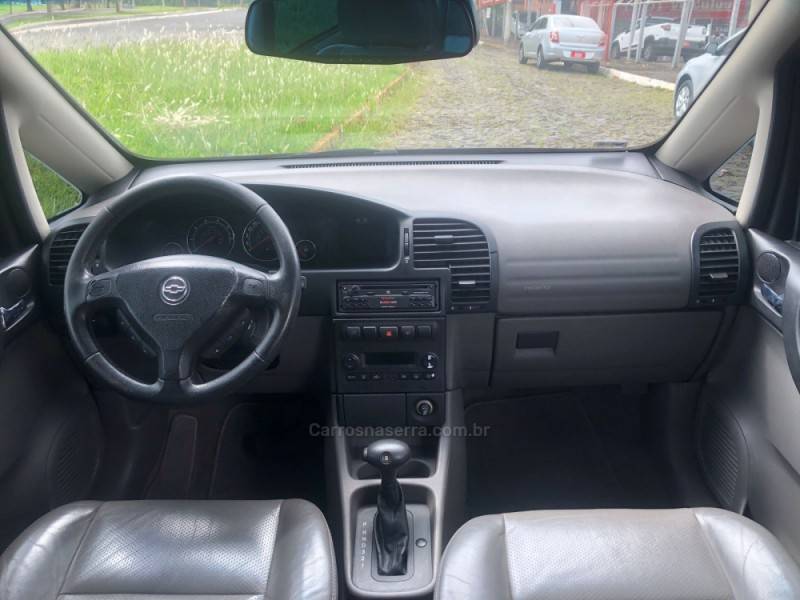CHEVROLET - ZAFIRA - 2010/2010 - Preta - R$ 39.900,00