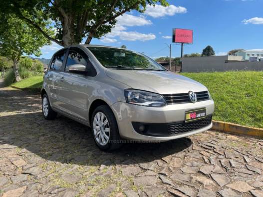 VOLKSWAGEN - FOX - 2013/2014 - Prata - R$ 44.900,00