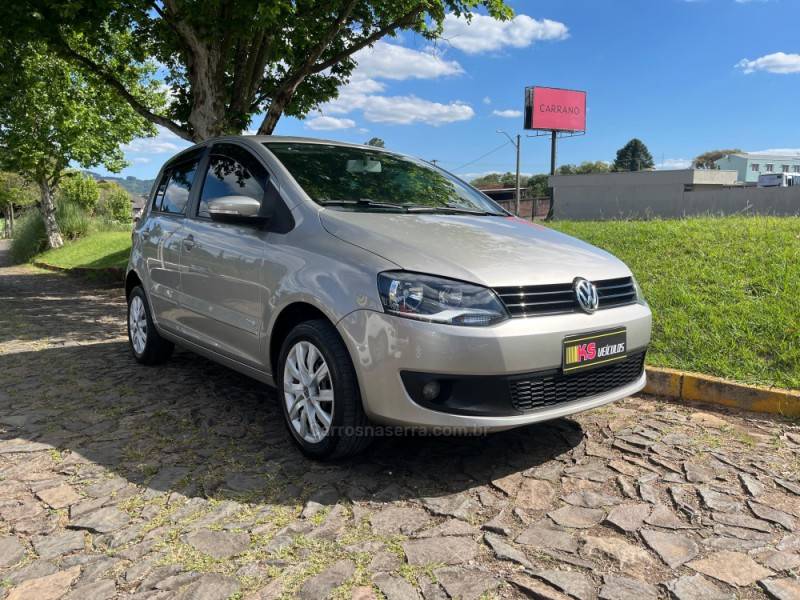 VOLKSWAGEN - FOX - 2013/2014 - Prata - R$ 44.900,00