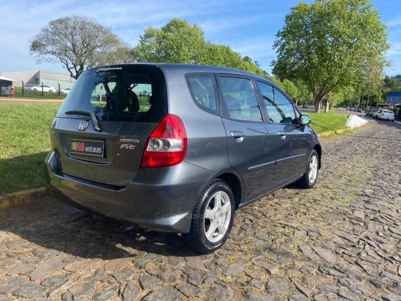 HONDA - FIT - 2008/2008 - Cinza - R$ 35.900,00