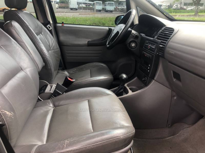 CHEVROLET - ZAFIRA - 2010/2010 - Preta - R$ 39.900,00