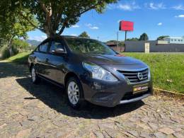 NISSAN - VERSA - 2018/2019 - Cinza - R$ 59.900,00