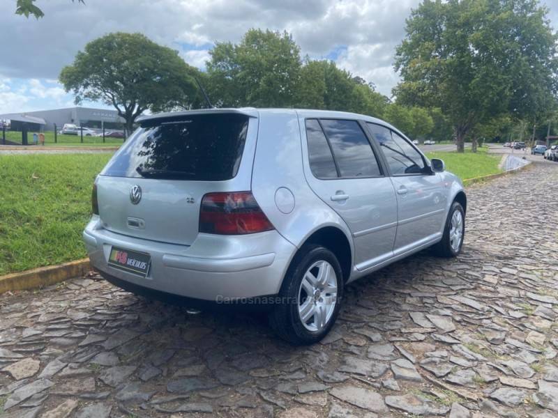VOLKSWAGEN - GOLF - 2001/2002 - Prata - R$ 29.900,00