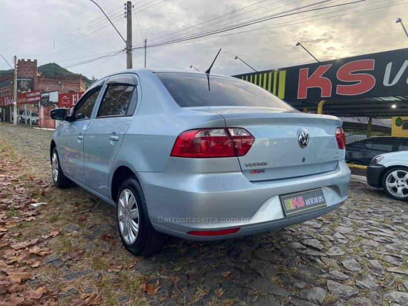 VOLKSWAGEN - VOYAGE - 2016/2016 - Prata - R$ 45.900,00