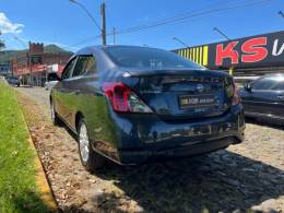NISSAN - VERSA - 2018/2019 - Cinza - R$ 59.900,00