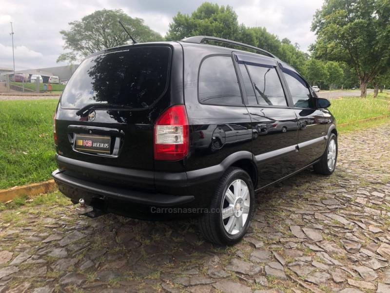 CHEVROLET - ZAFIRA - 2010/2010 - Preta - R$ 39.900,00