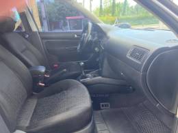 VOLKSWAGEN - GOLF - 2001/2002 - Prata - R$ 29.900,00