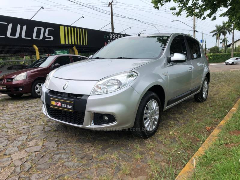RENAULT - SANDERO - 2011/2012 - Prata - R$ 35.900,00