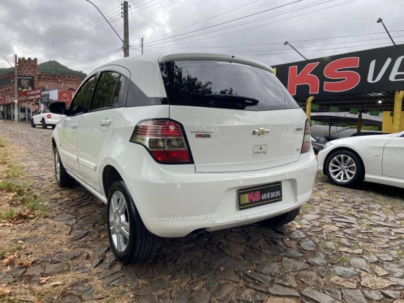 CHEVROLET - AGILE - 2011/2012 - Branca - R$ 38.900,00