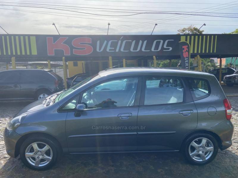 HONDA - FIT - 2008/2008 - Cinza - R$ 35.900,00