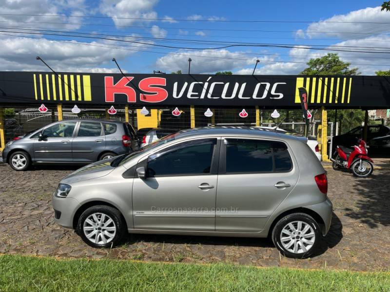 VOLKSWAGEN - FOX - 2013/2014 - Prata - R$ 44.900,00