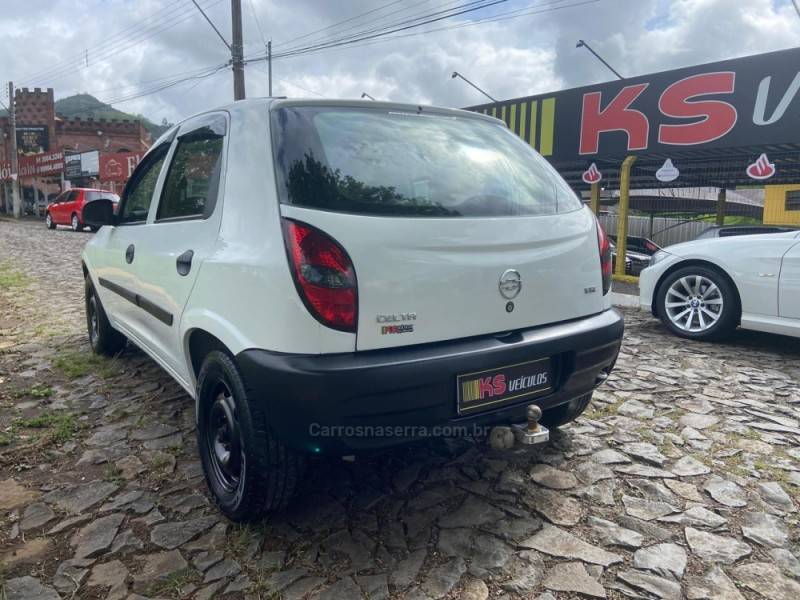 CHEVROLET - CELTA - 2004/2004 - Branca - R$ 21.900,00