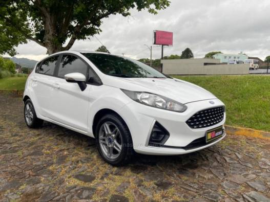 FORD - FIESTA - 2018/2019 - Branca - R$ 59.900,00