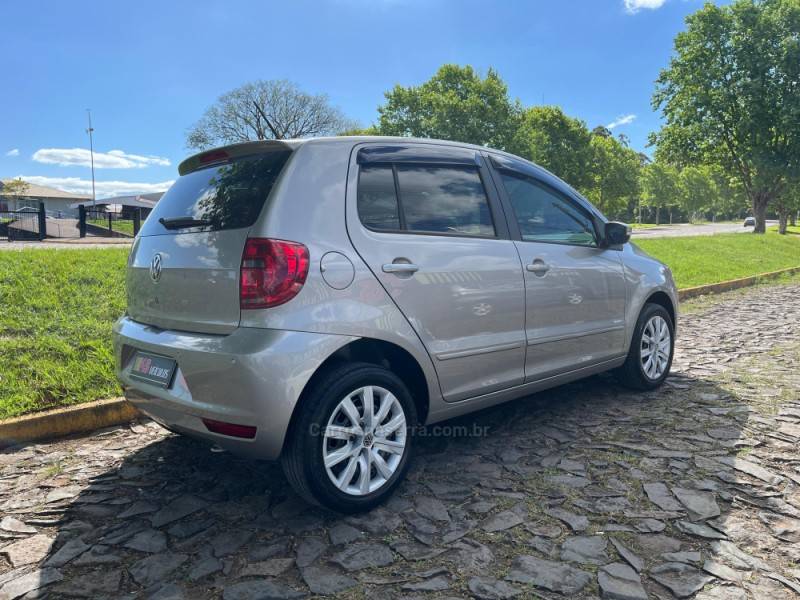 VOLKSWAGEN - FOX - 2013/2014 - Prata - R$ 44.900,00