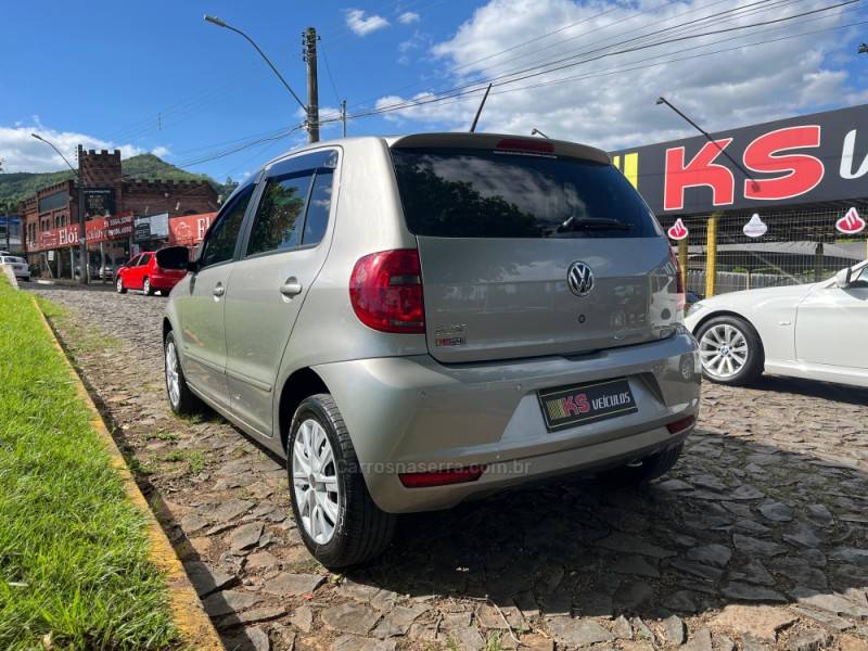 VOLKSWAGEN - FOX - 2013/2014 - Prata - R$ 44.900,00