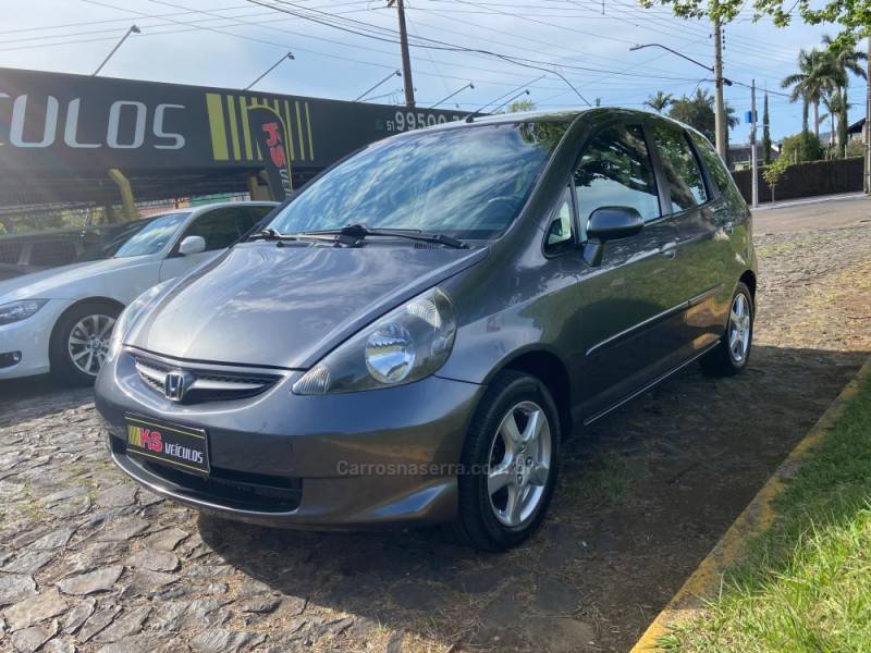 HONDA - FIT - 2008/2008 - Cinza - R$ 35.900,00