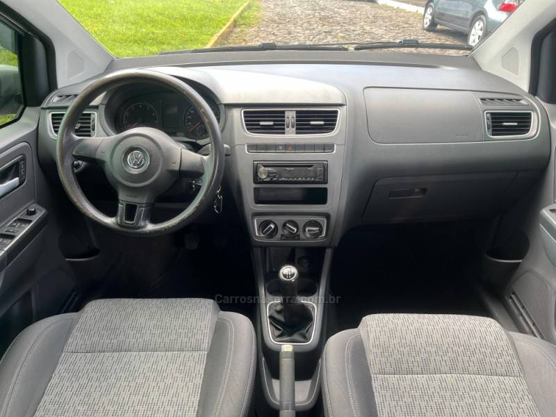 VOLKSWAGEN - FOX - 2013/2014 - Prata - R$ 44.900,00