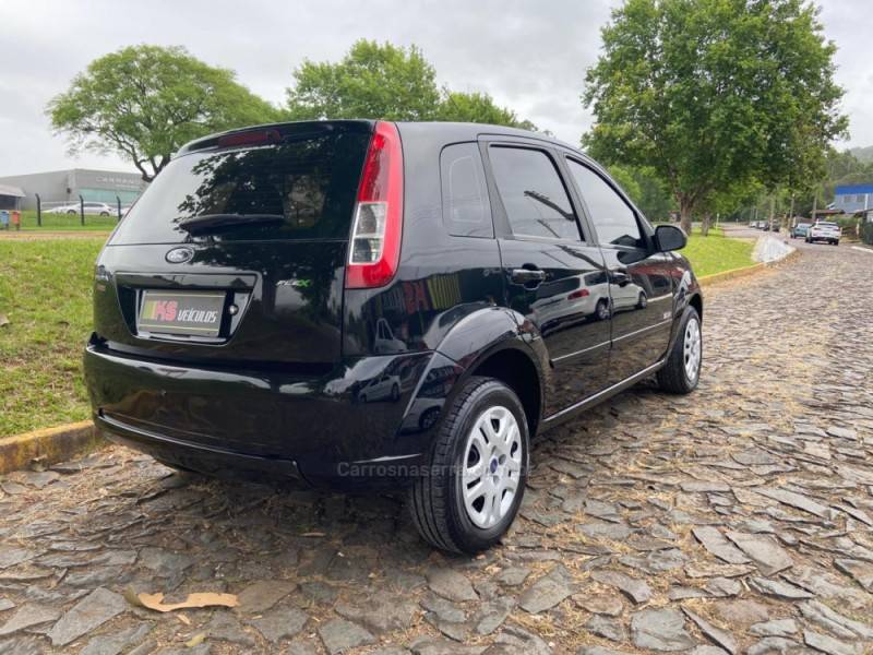 FORD - FIESTA - 2008/2008 - Preta - R$ 25.900,00