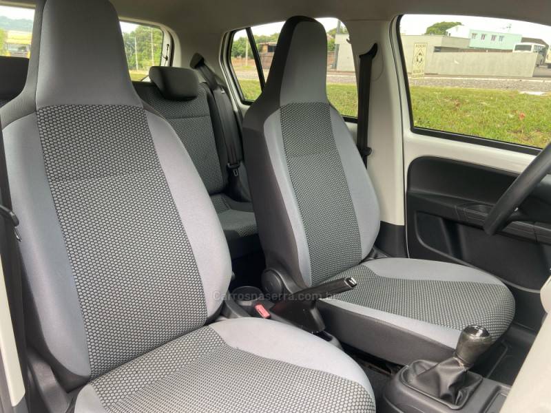 VOLKSWAGEN - UP - 2015/2015 - Branca - R$ 42.900,00