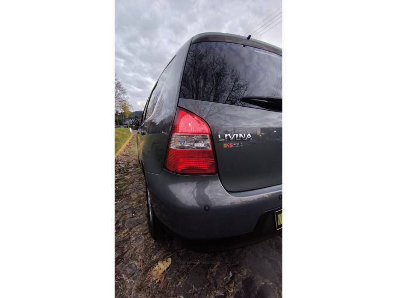 NISSAN - LIVINA - 2009/2010 - Cinza - R$ 36.900,00