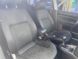 VOLKSWAGEN - GOLF - 2001/2002 - Prata - R$ 29.900,00