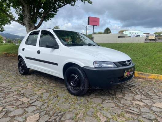 CHEVROLET - CELTA - 2004/2004 - Branca - R$ 21.900,00