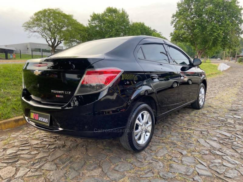 CHEVROLET - PRISMA - 2014/2015 - Preta - R$ 59.900,00