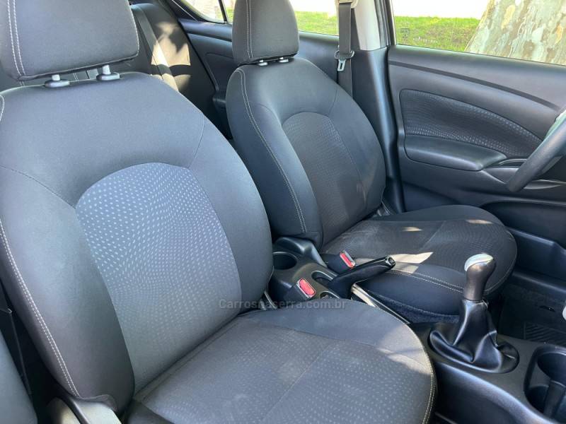 NISSAN - VERSA - 2018/2019 - Cinza - R$ 59.900,00