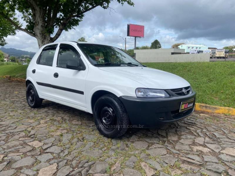 CHEVROLET - CELTA - 2004/2004 - Branca - R$ 21.900,00