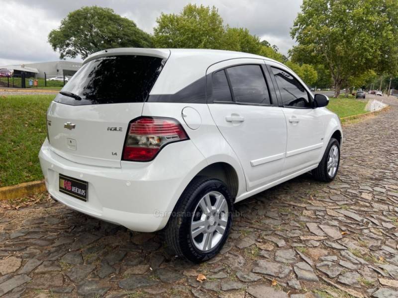 CHEVROLET - AGILE - 2011/2012 - Branca - R$ 38.900,00