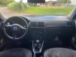 VOLKSWAGEN - GOLF - 2001/2002 - Prata - R$ 29.900,00