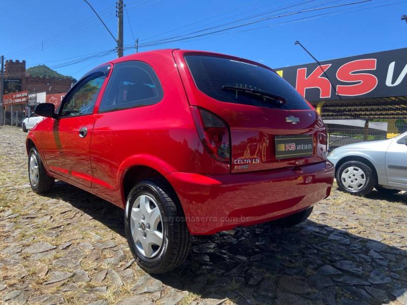 CHEVROLET - CELTA - 2012/2013 - Vermelha - R$ 24.900,00